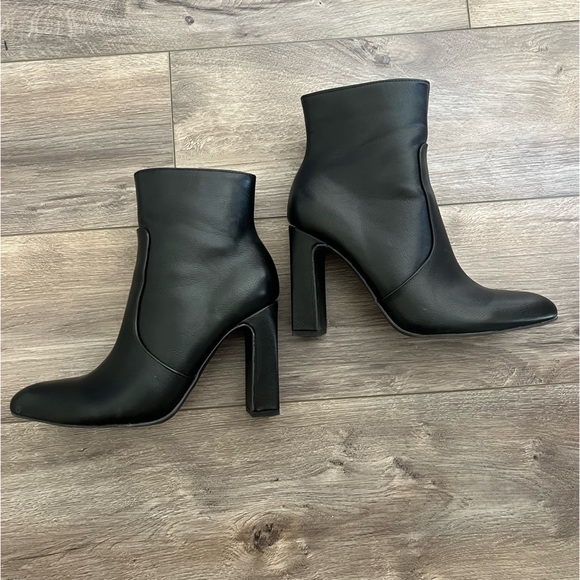 PrettyLittleThing Shoes - Black booties